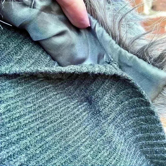 ZAC & RACHEL Gray Soft Faux Fur Collar Knit Sweater Vest Size S - Picture 6 of 8